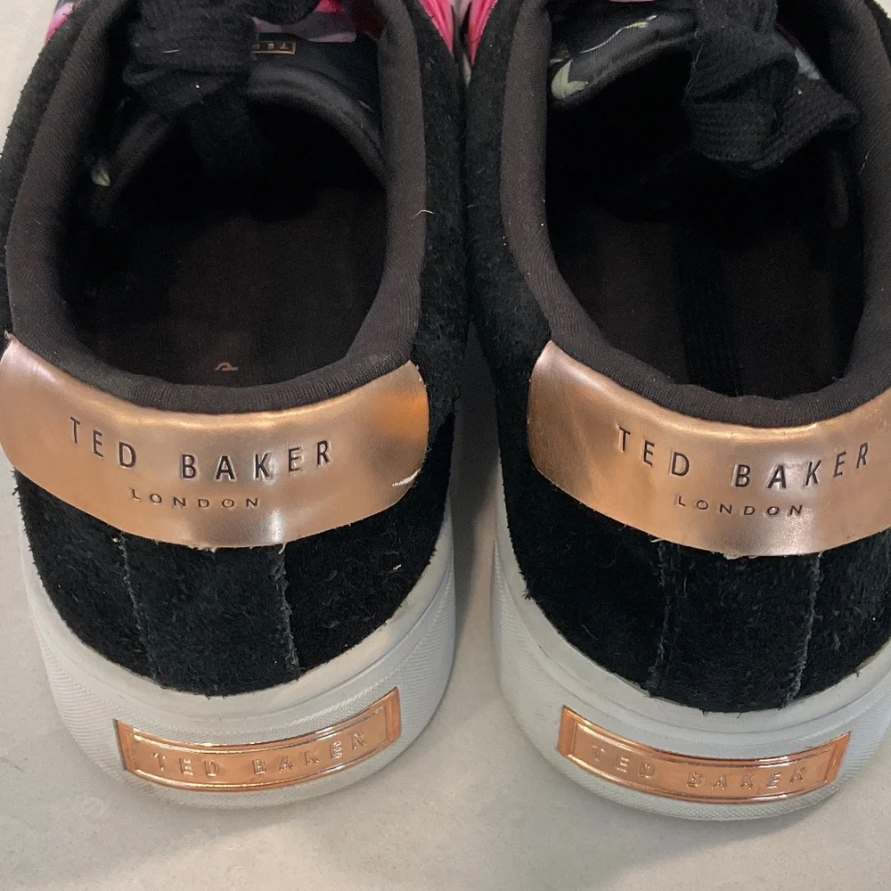 TED BAKER LONDON  Jockei Floral Sneakers Leather Detail Size 9